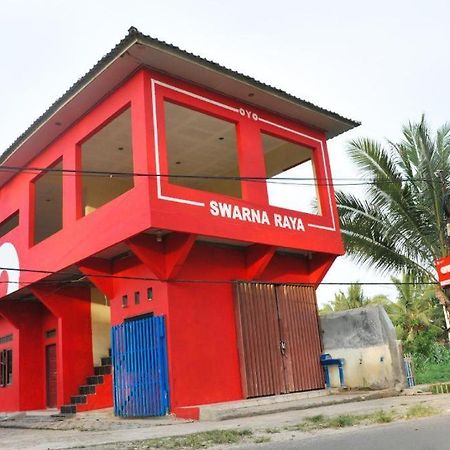 Готель Oyo 2471 Swarna Raya Sawarna Екстер'єр фото