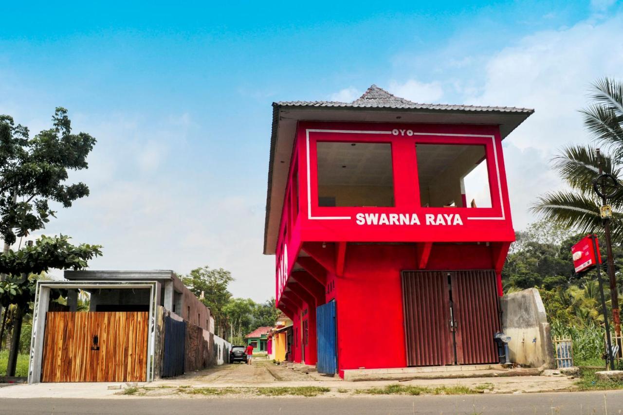 Готель Oyo 2471 Swarna Raya Sawarna Екстер'єр фото